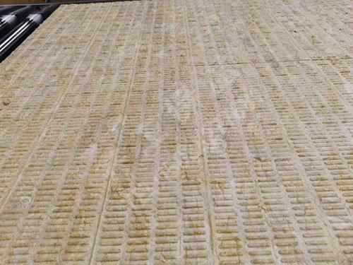 巖棉板系統中部施工的四個要點