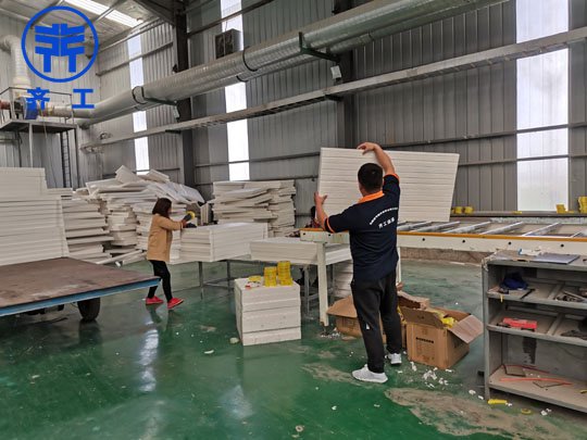 防火巖棉板價(jià)格為何會(huì)出現(xiàn)波動(dòng)？